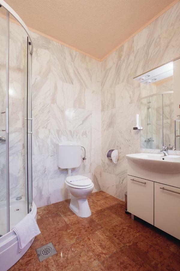 I Sobe Dinko Apartmán *